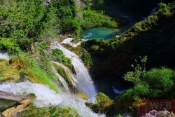 Вид на водопад со смотровой площадки в Плитвицких озерах