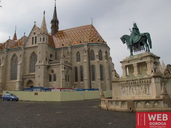 Собор Матяша в Будапеште вид сто стороны памятника
