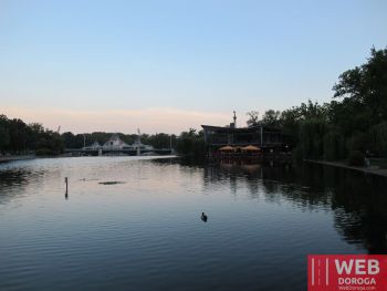 Парк Варошлигет на закате в Будапеште