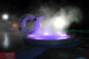 Термальный бассейн с запахом наливки ночью