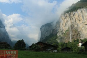 Ущелье с водопадом при выезде из Lauterbrunen